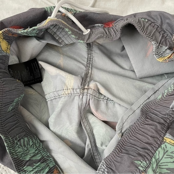 Brixton MEDIUM Board Shorts Bird Print Macaw Grey Red - Picture 5 of 7